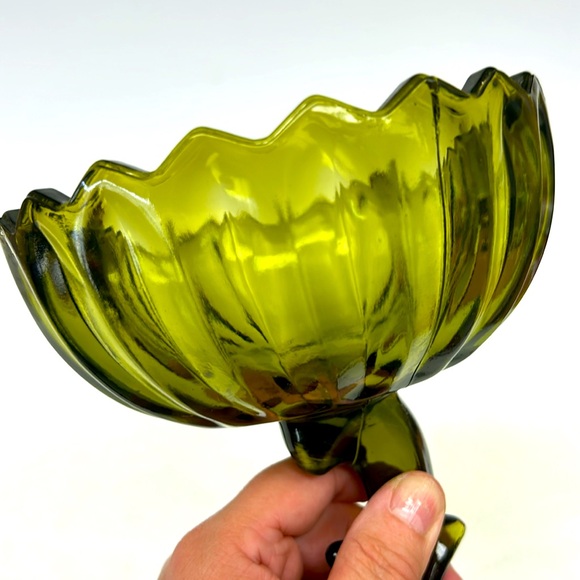 Retro avocado green glass tulip shaped compote / candy dish by Indiana Glass Co - Picture 6 of 6